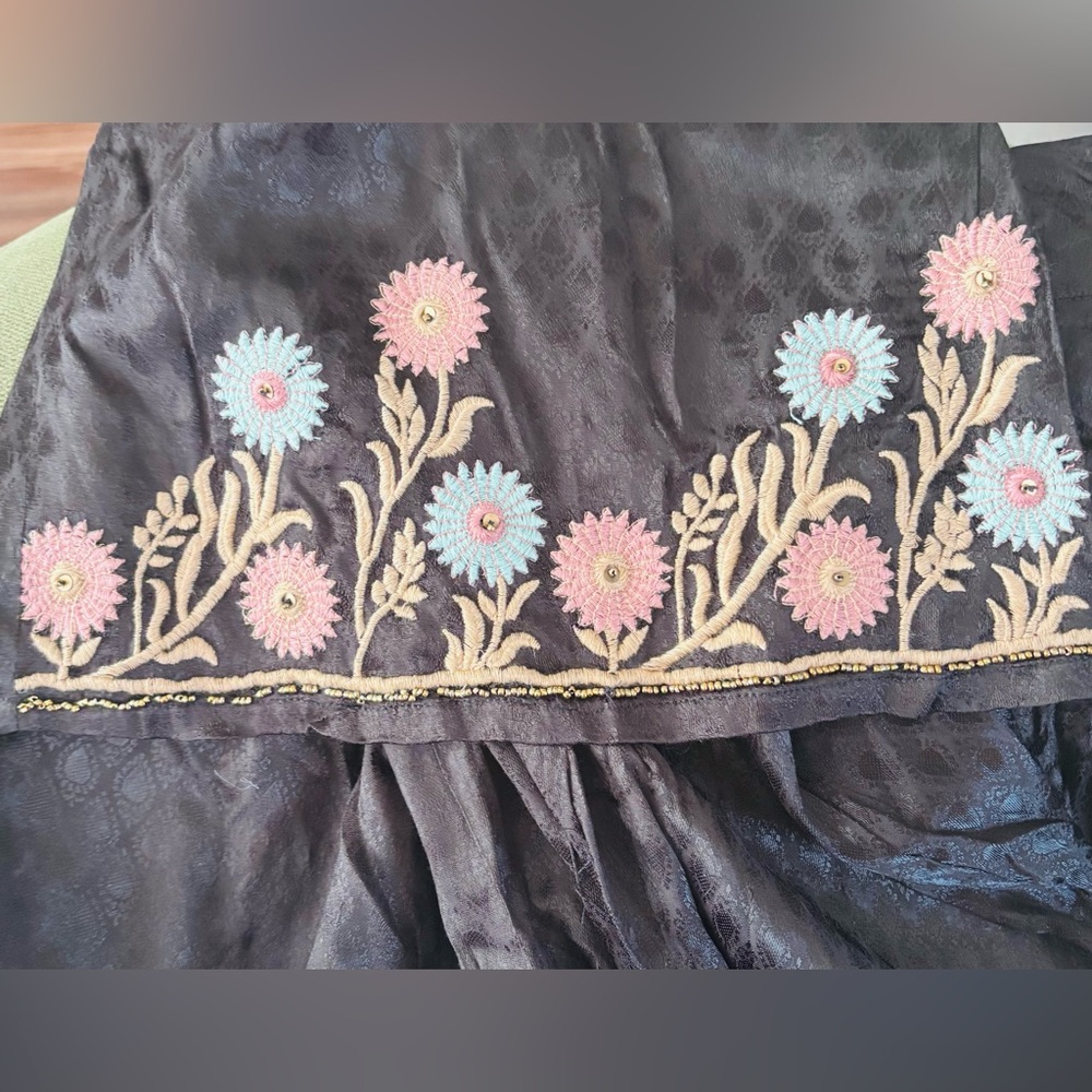 Nekane/NKN  Black Wide-Leg Pants with Embroidered Floral Hem. Medium - Picture 4 of 9